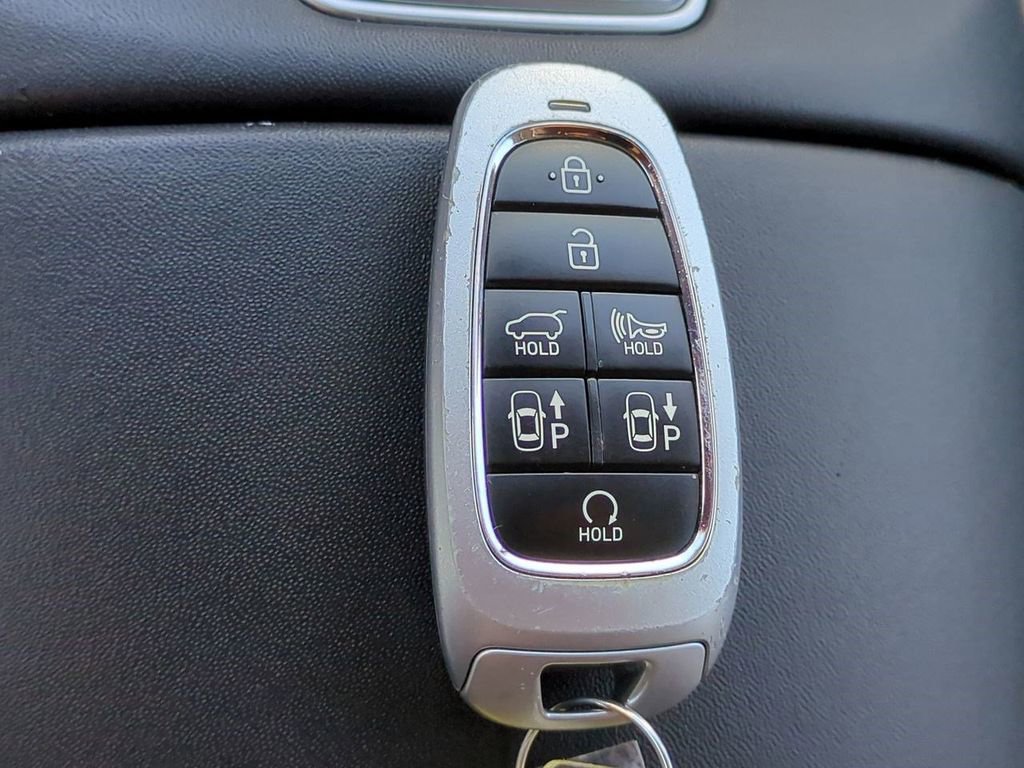 Used 2023 Hyundai Santa Fe Limited image 32