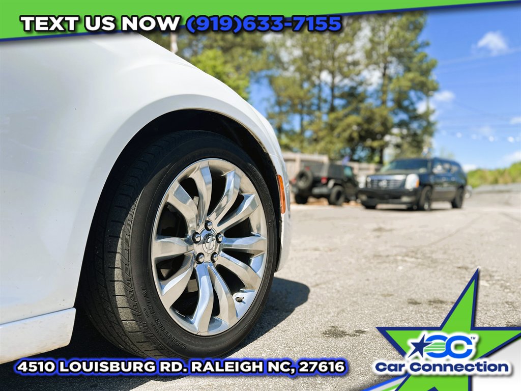 Used 2018 Chrysler 300 Limited w/ Safetytec Plus Group image 3