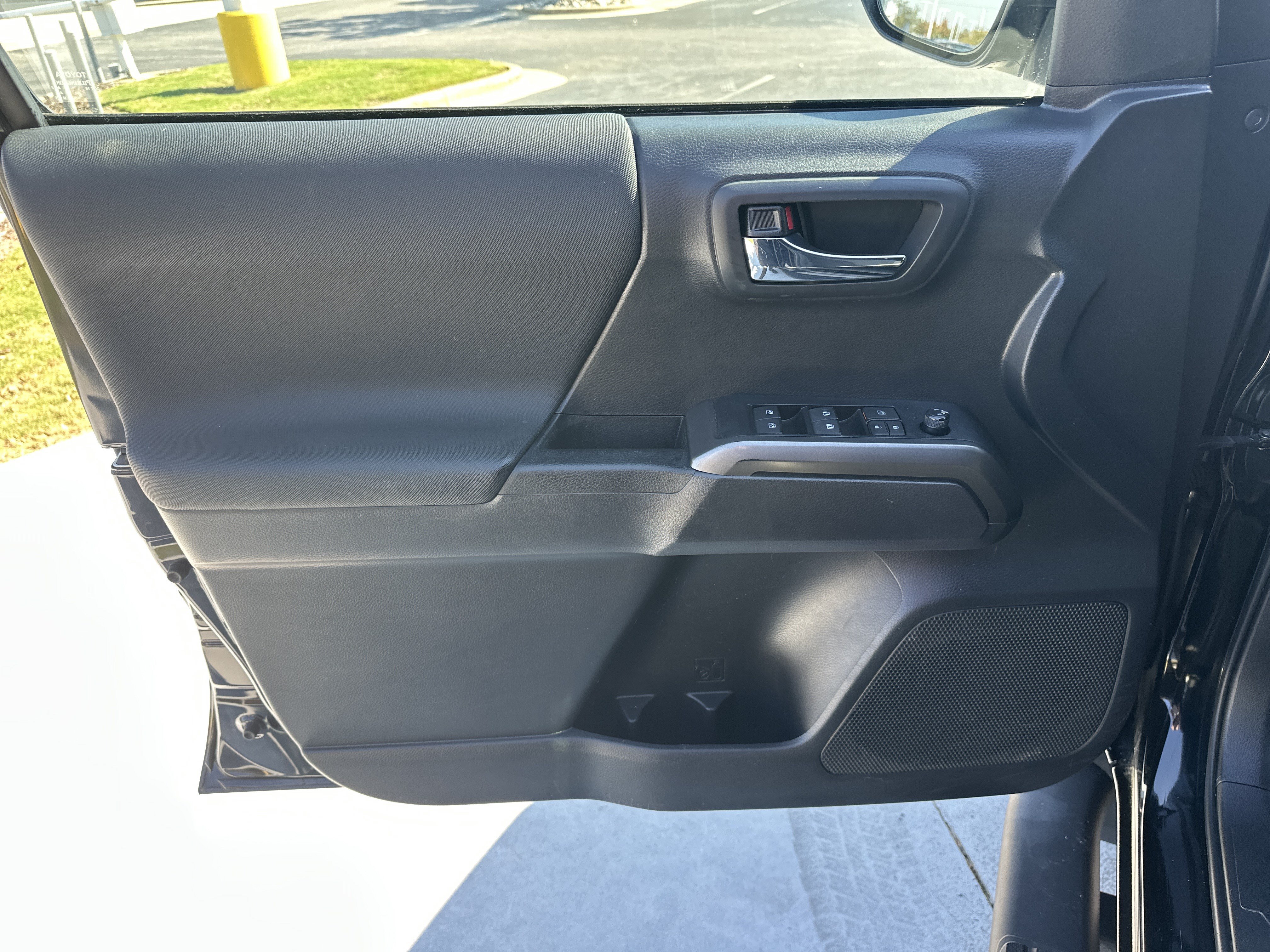 Certified 2022 Toyota Tacoma TRD Off-Road w/ Technology Package AWD/4WD image 14