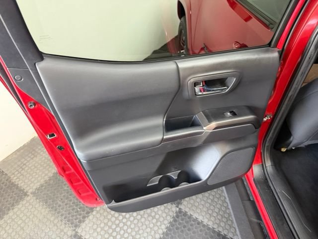 Used 2022 Toyota Tacoma TRD Sport AWD/4WD image 31