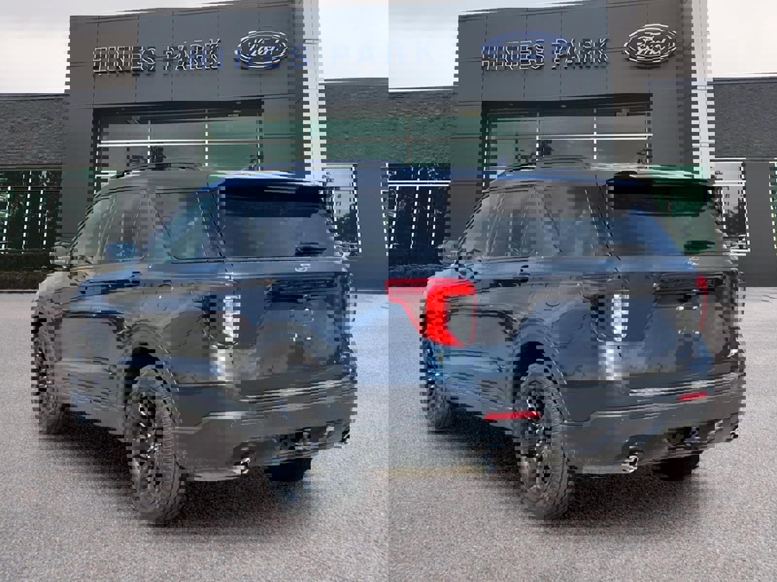 Certified 2024 Ford Explorer ST-Line w/ Class IV Trailer Tow Package image 5