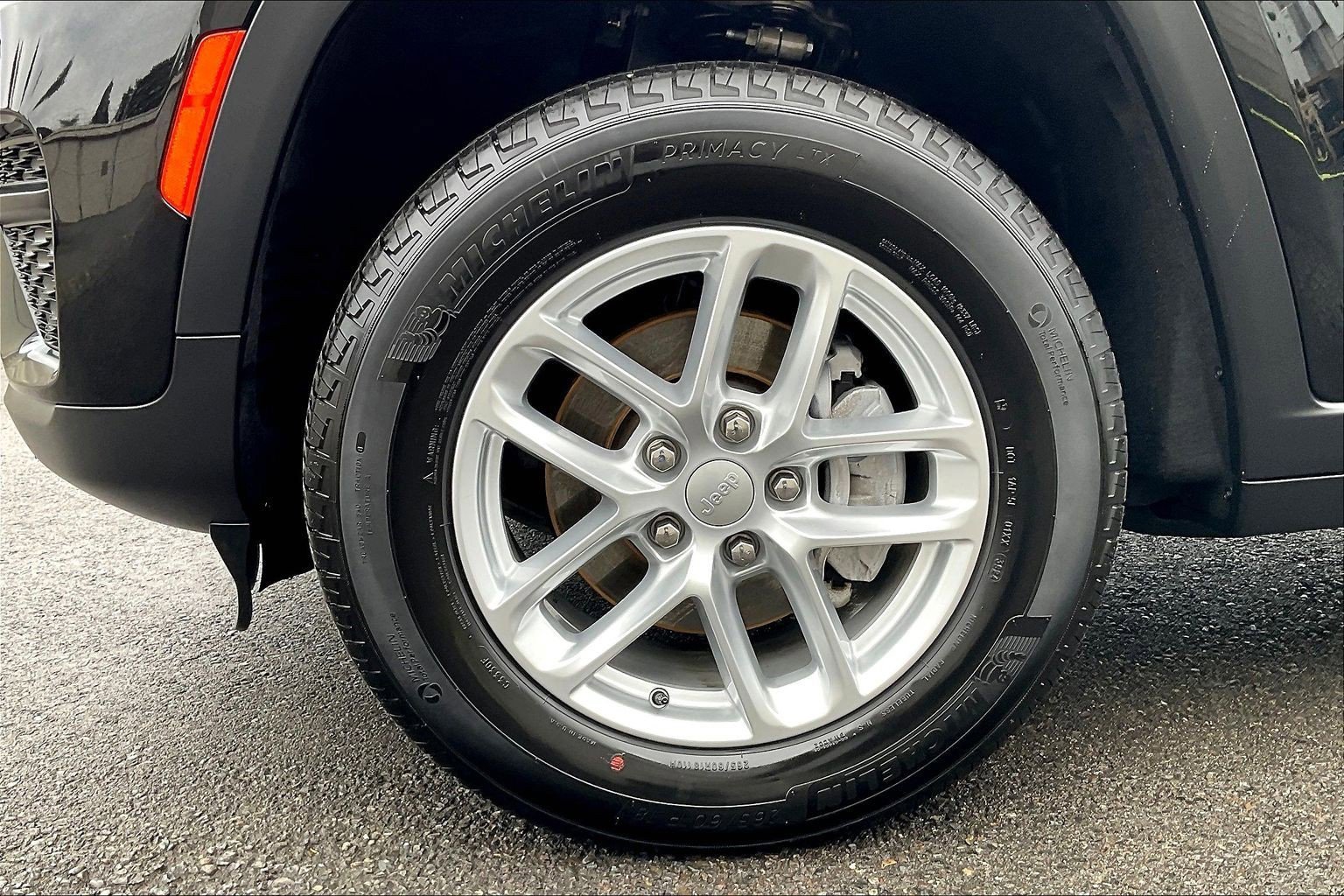 Used 2025 Jeep Grand Cherokee Laredo X w/ Luxury Tech Group I image 8