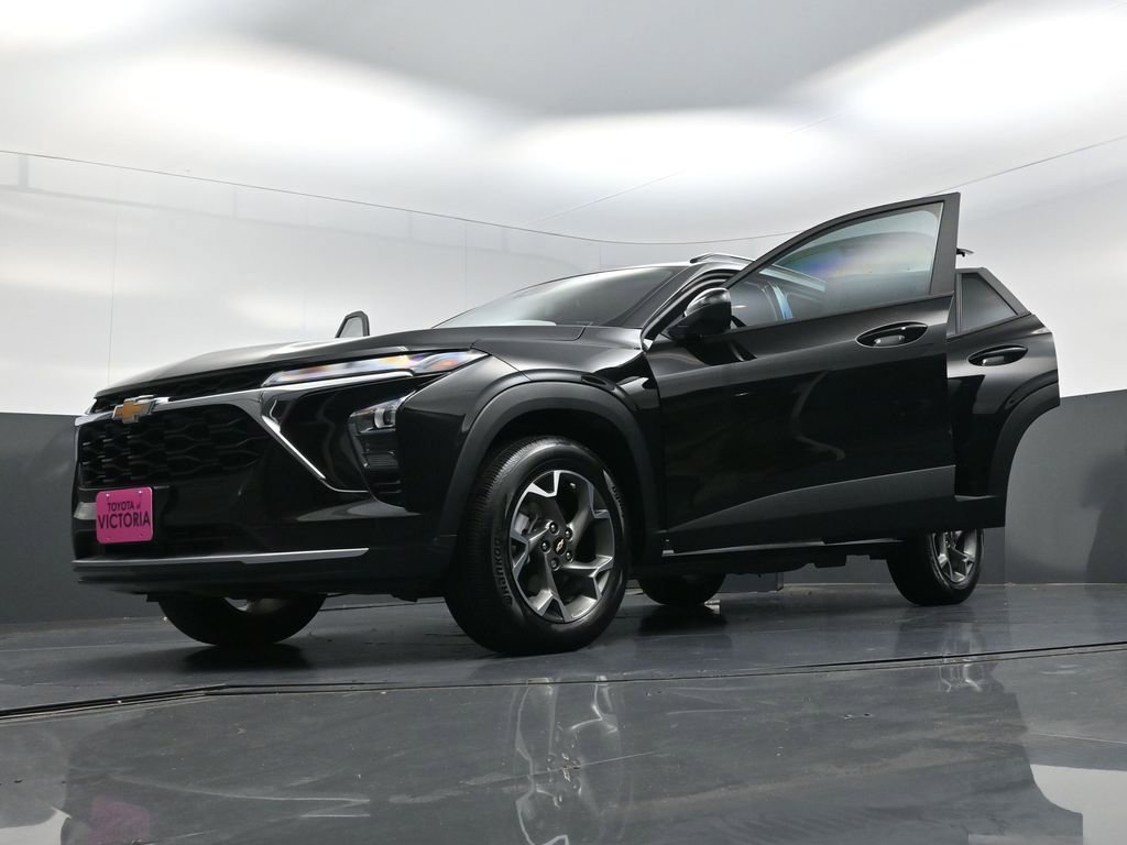 Used 2025 Chevrolet Trax LT w/ Driver Confidence Package image 29