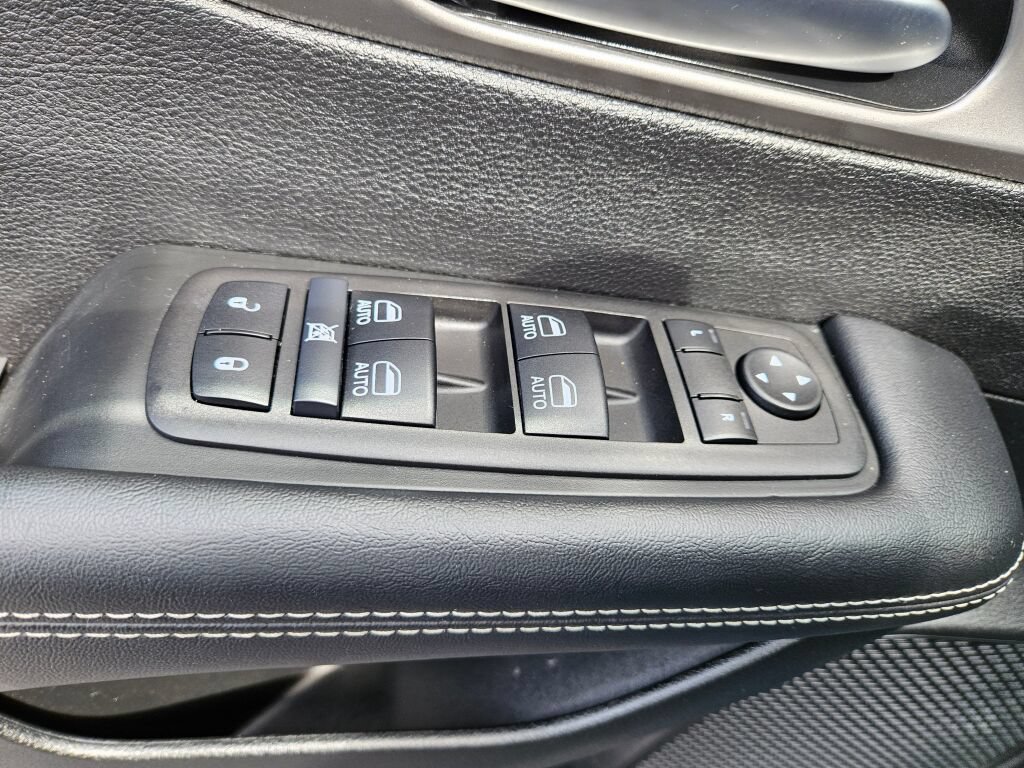 Used 2025 Chrysler Pacifica Select FWD image 22