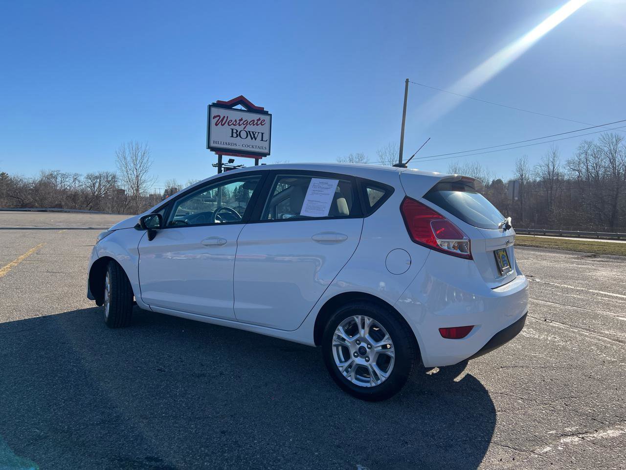 Used 2015 Ford Fiesta SE FWD image 4