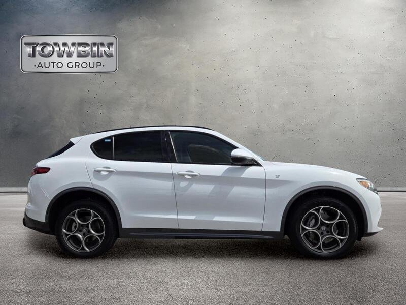 Used 2022 Alfa Romeo Stelvio Ti AWD/4WD image 3