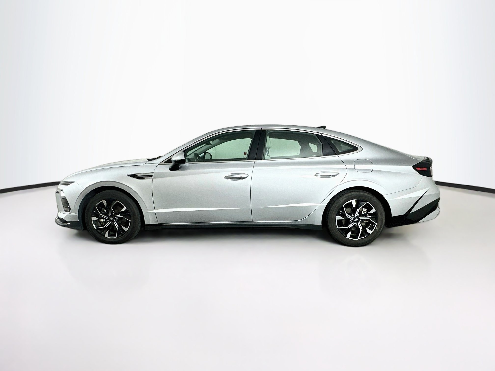 Used 2025 Hyundai Sonata SEL FWD image 4