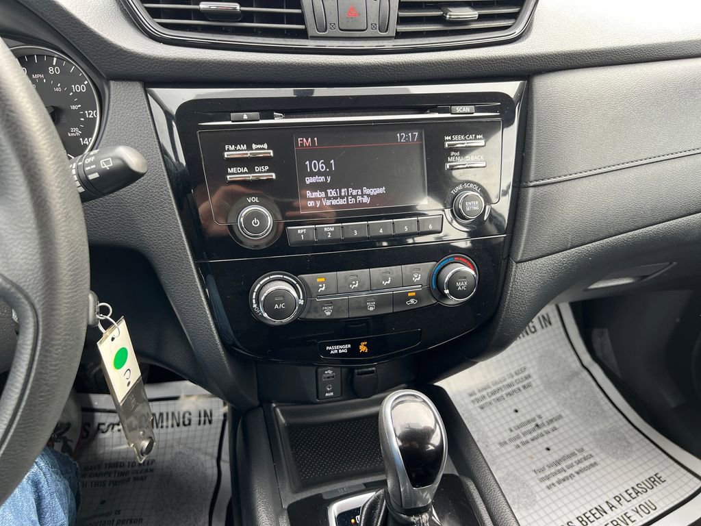 Used 2017 Nissan Rogue S image 23
