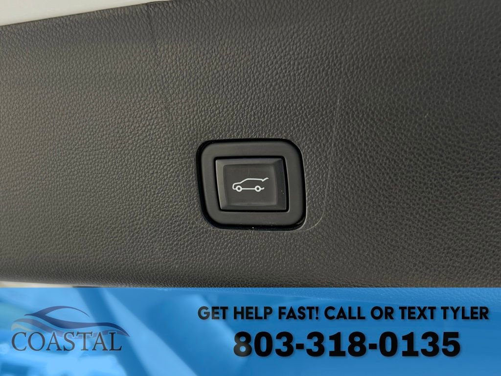 Used 2023 Chevrolet Traverse LT FWD image 24