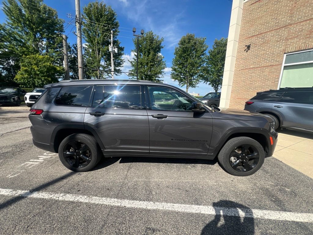 Used 2023 Jeep Grand Cherokee L Limited w/ Black Appearance Package AWD/4WD image 10