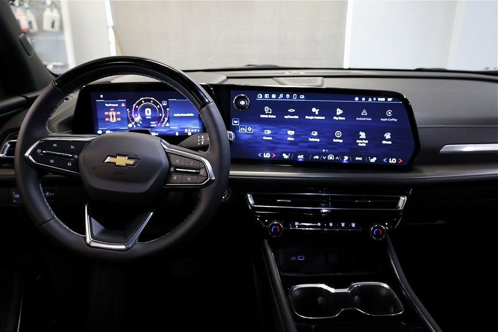 New 2025 Chevrolet Traverse LT w/ Enhanced Driving Package FWD image 11