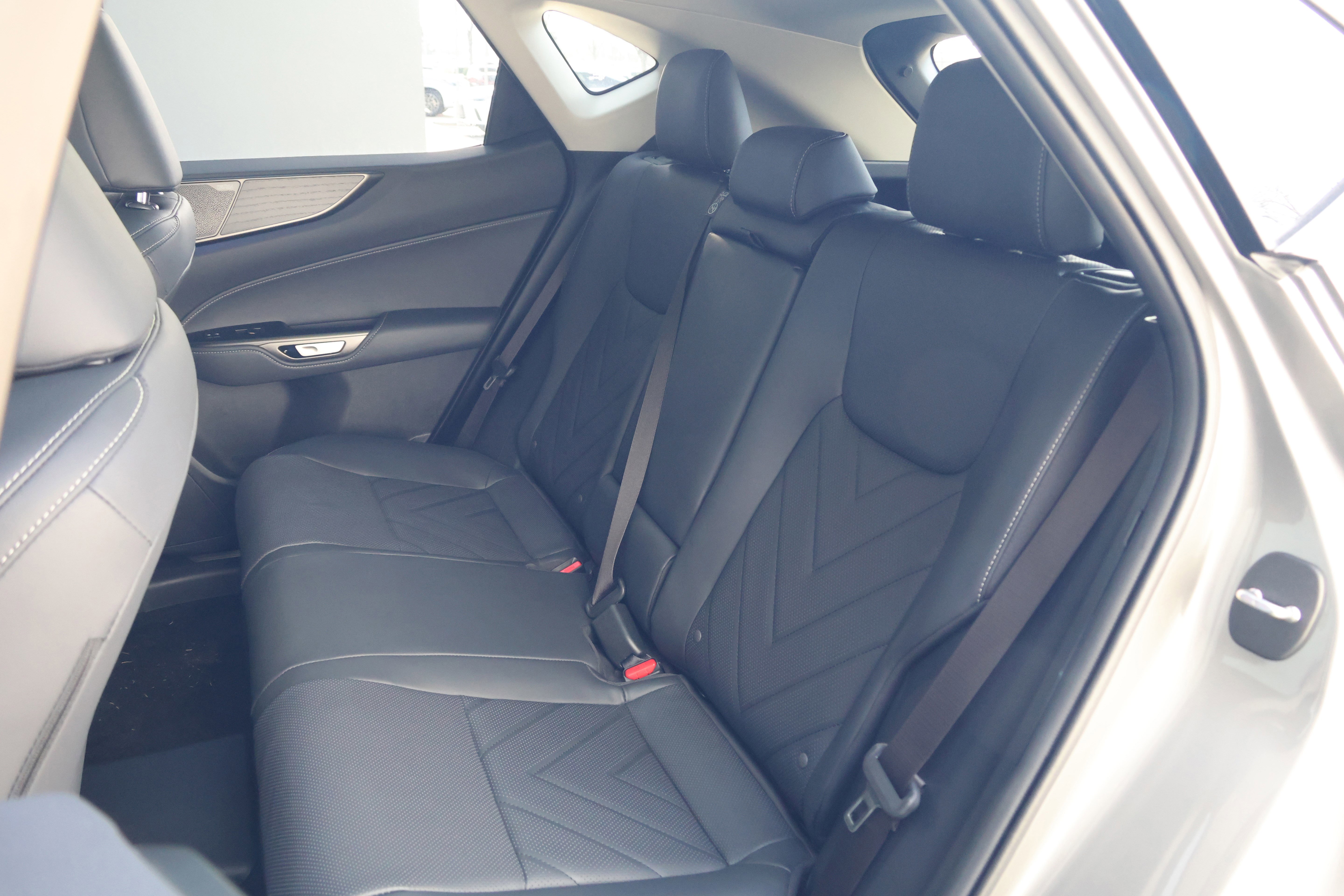 Certified 2025 Lexus NX 450h+ AWD w/ Accessory Package (K3) image 40