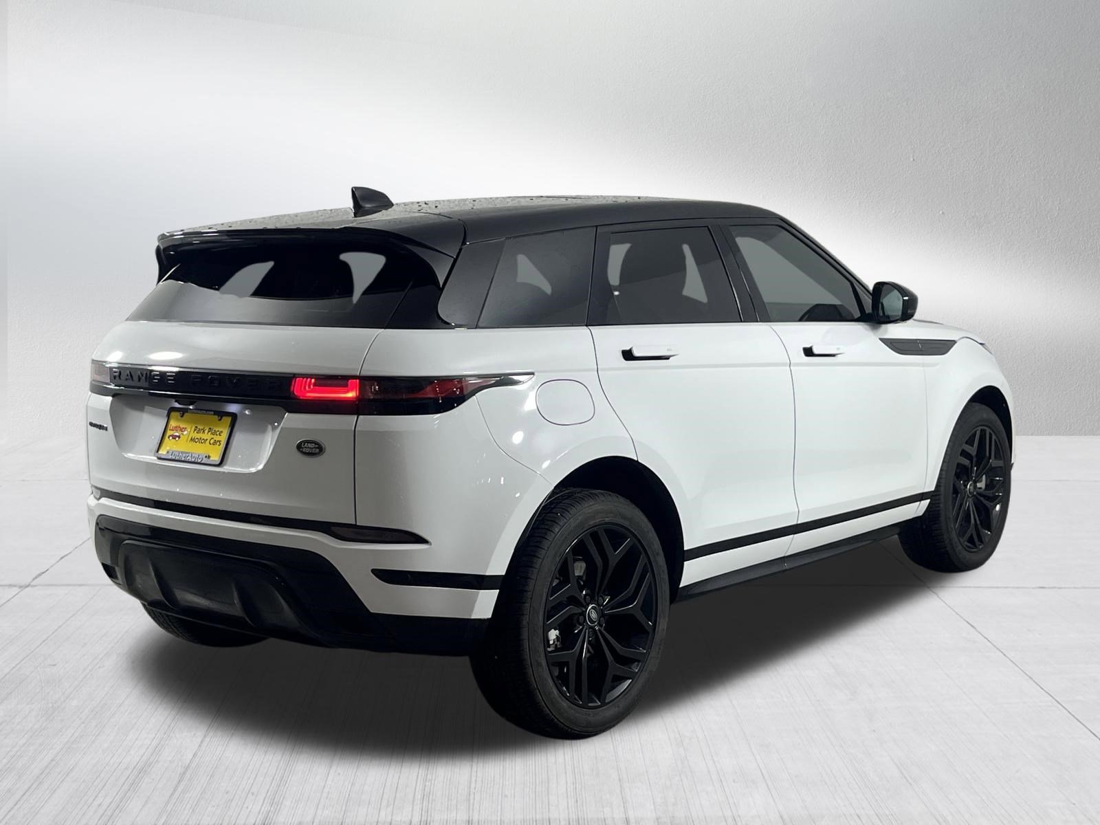 Used 2023 Land Rover Range Rover Evoque R-Dynamic SE image 7