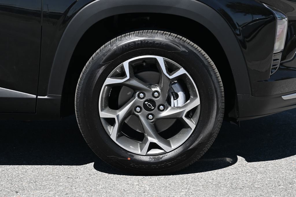 New 2026 Chevrolet Trax LT w/ LPO, Blackout Package FWD image 11