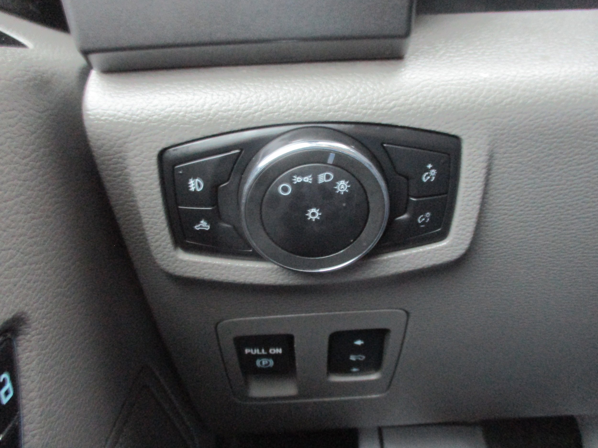 Used 2015 Ford F150 XLT w/ Equipment Group 302A Luxury RWD image 16