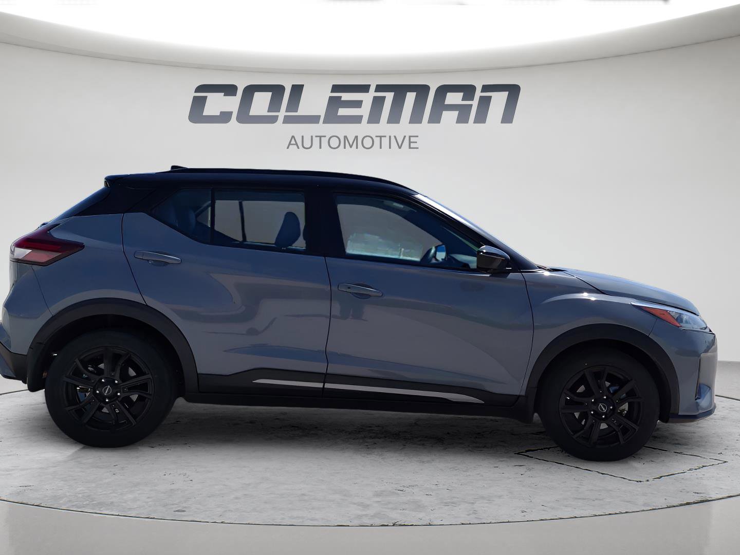Used 2023 Nissan Kicks SR w/ SR Premium Package FWD image 4