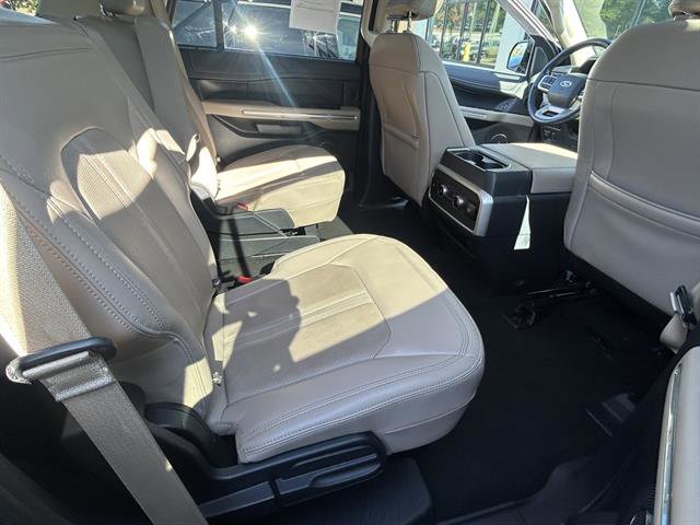 Used 2024 Ford Expedition Limited image 29