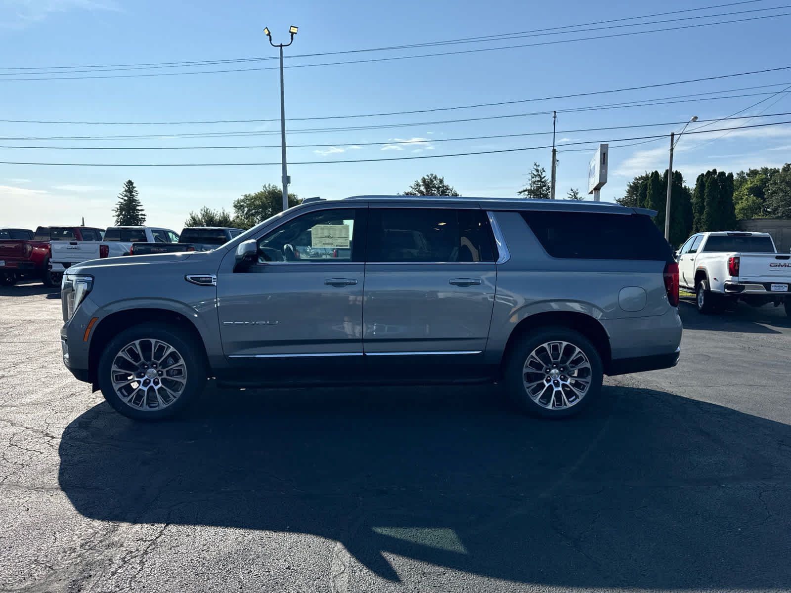 New 2026 GMC Yukon XL Denali w/ Advanced Technology Package AWD/4WD image 2