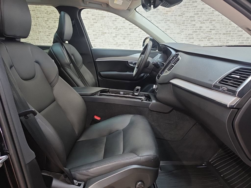 Used 2024 Volvo XC90 B5 Core AWD/4WD image 8