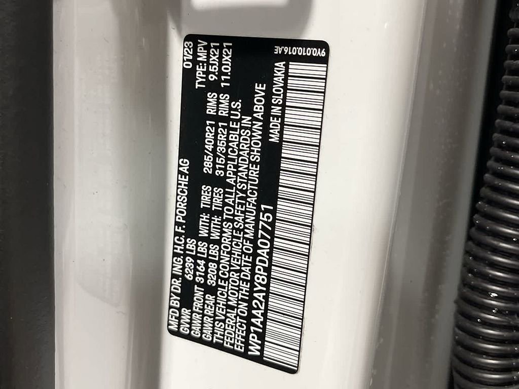 Used 2023 Porsche Cayenne w/ Premium Package image 33