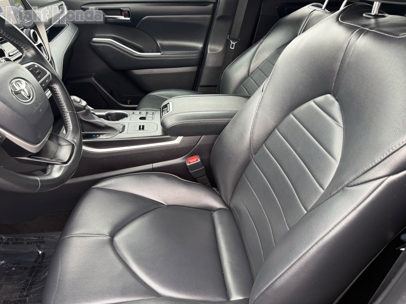 Used 2023 Toyota Highlander XLE image 12