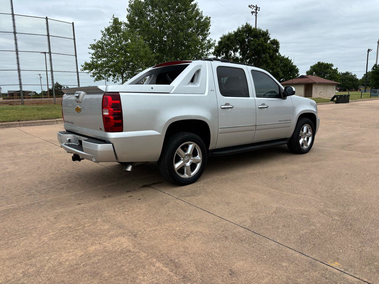 Used 2012 Chevrolet Avalanche LTZ AWD/4WD image 24