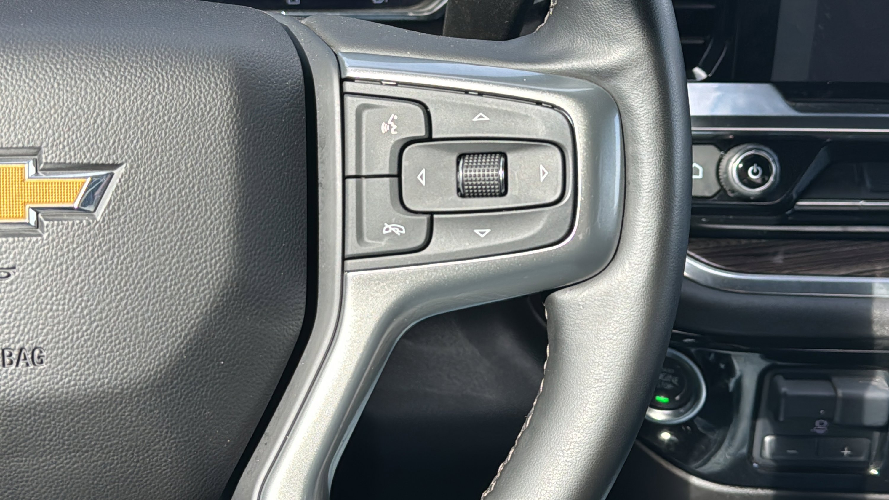 Used 2025 Chevrolet Silverado 2500 LT w/ Convenience Package AWD/4WD image 12