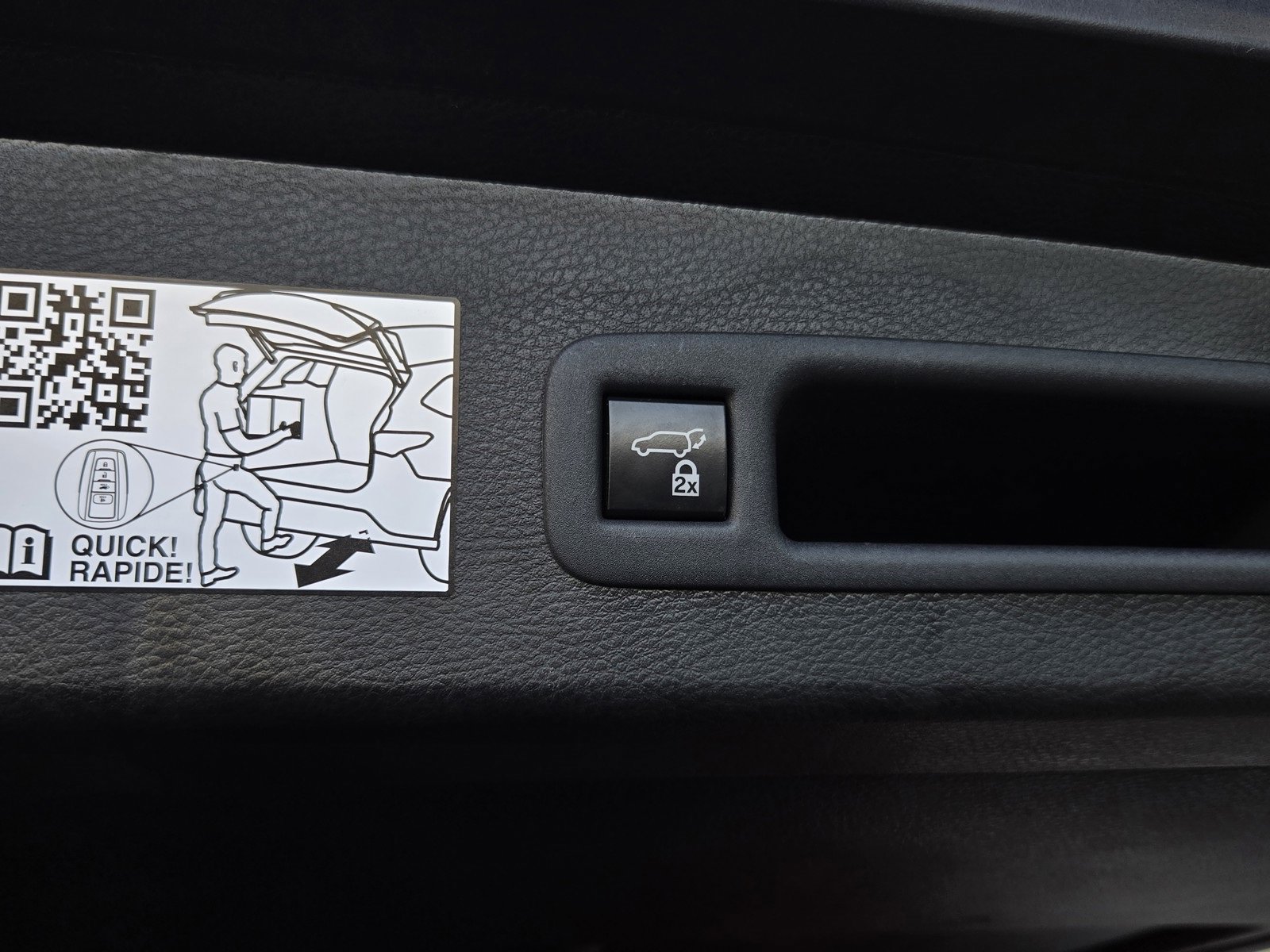 Certified 2022 Toyota Sienna Platinum image 28