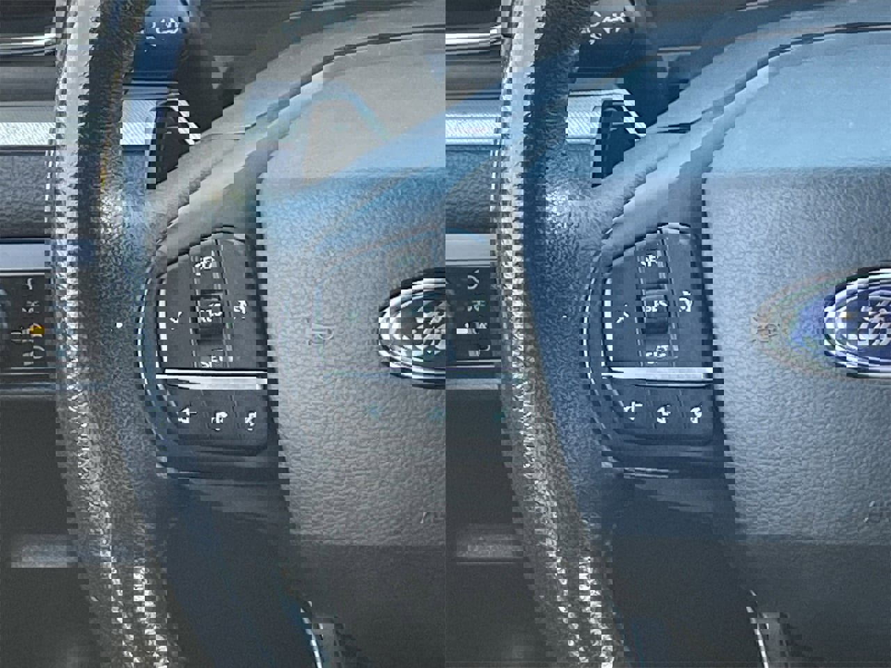 Used 2020 Ford Explorer XLT w/ Equipment Group 202A image 19