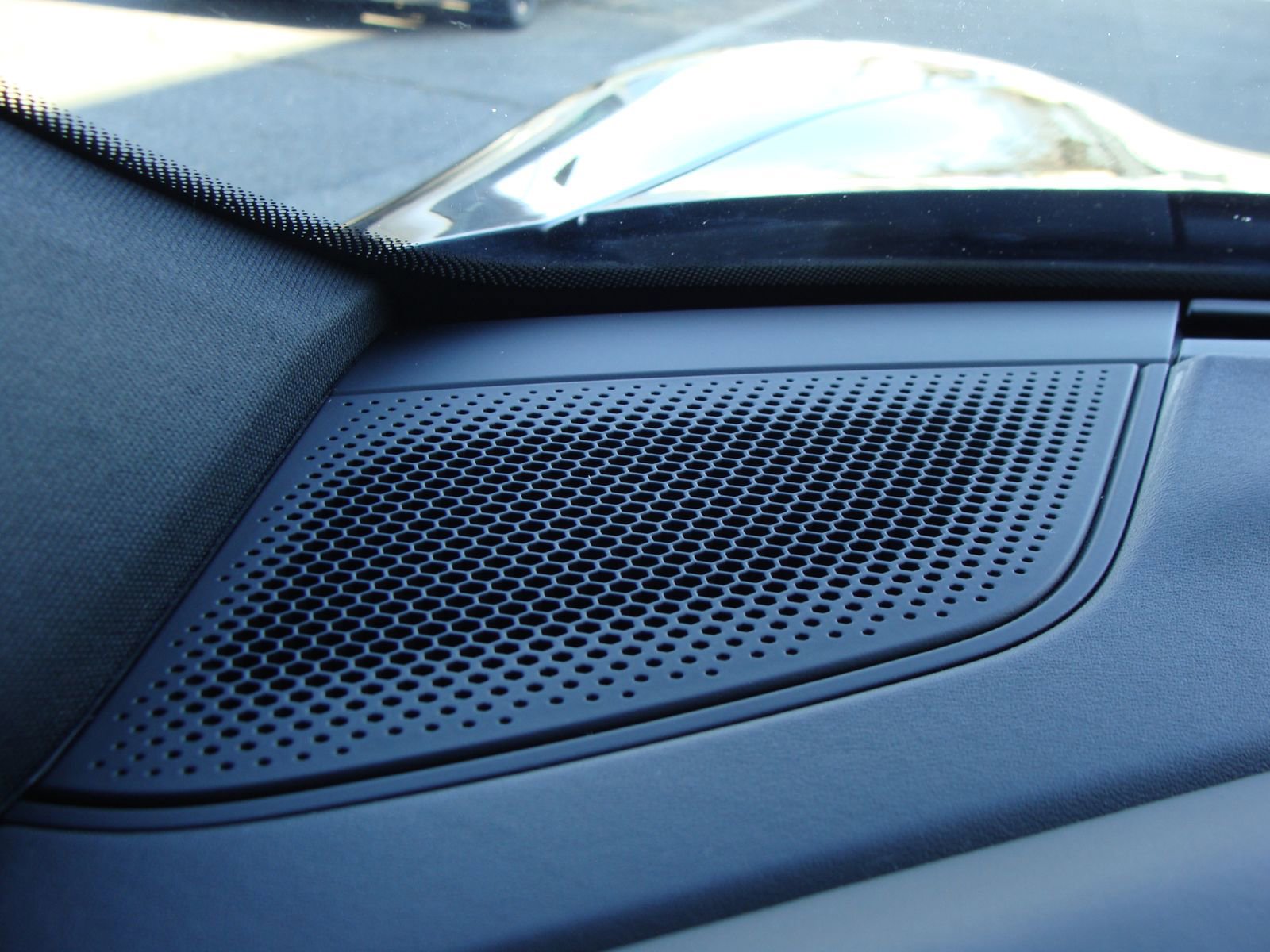 Used 2020 Porsche Taycan 4S image 32