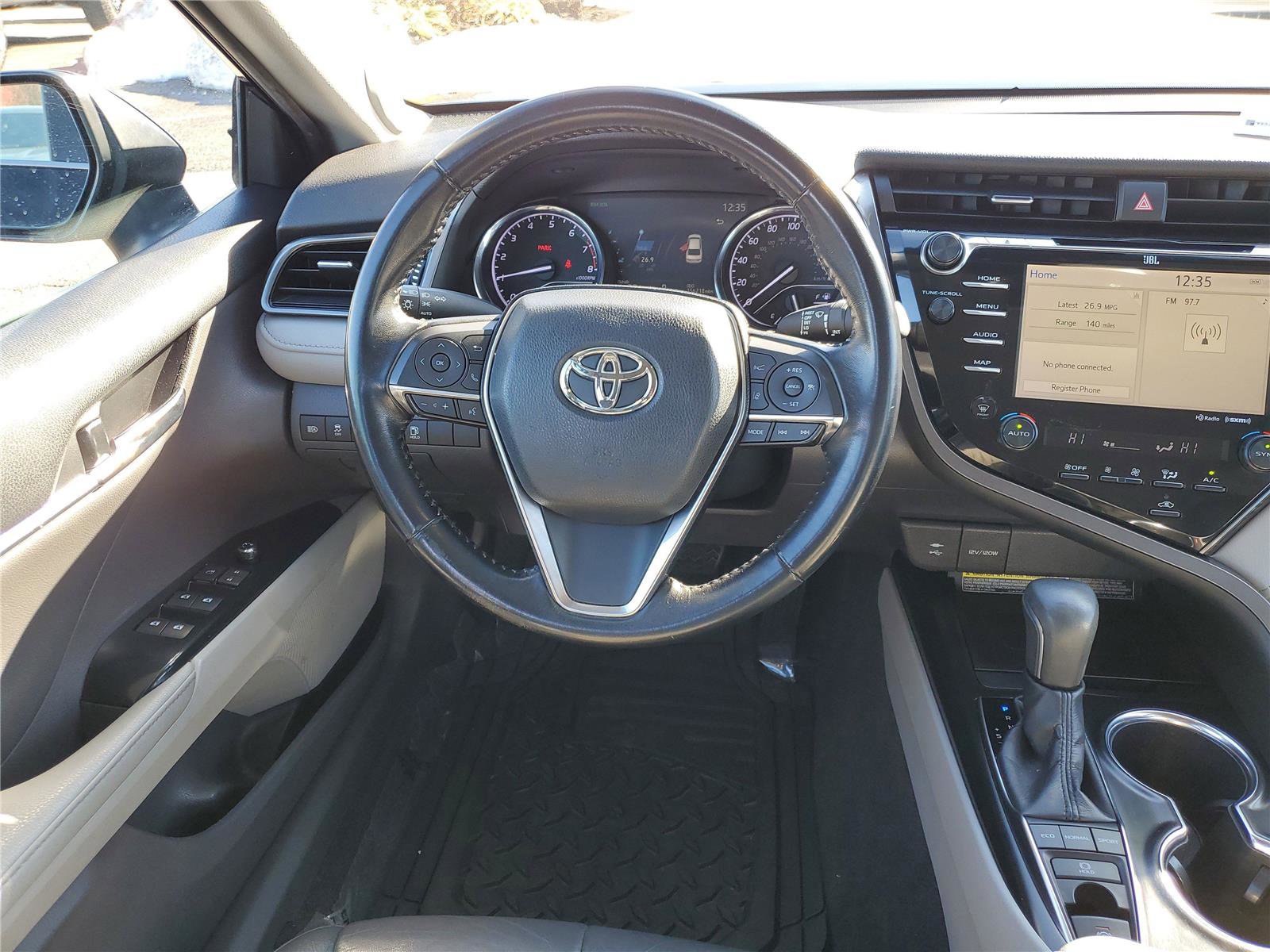 Used 2019 Toyota Camry XLE image 10