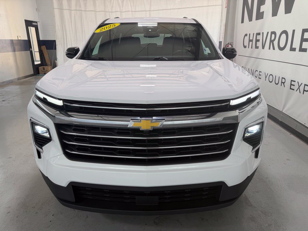 Used 2025 Chevrolet Traverse LT FWD image 40