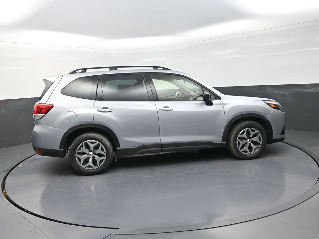 Used 2023 Subaru Forester Premium image 12