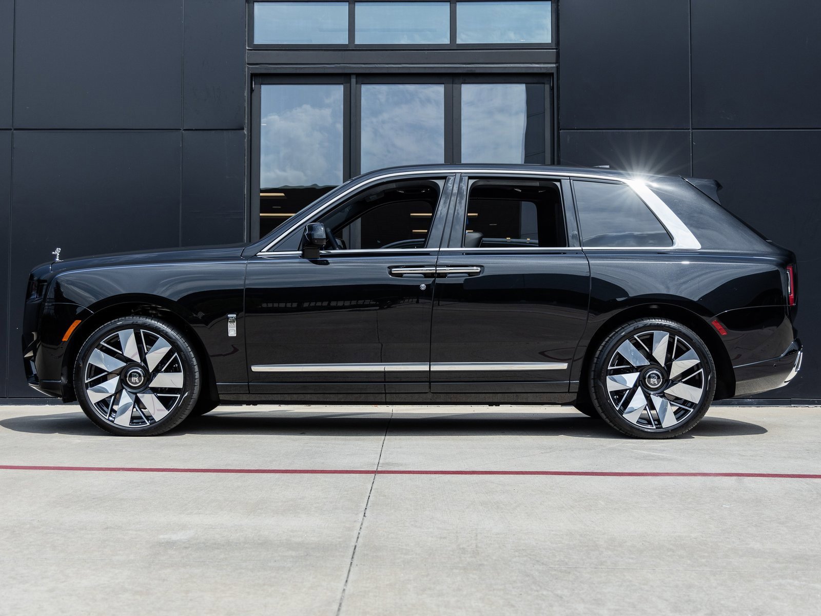 New 2026 Rolls-Royce Cullinan image 3