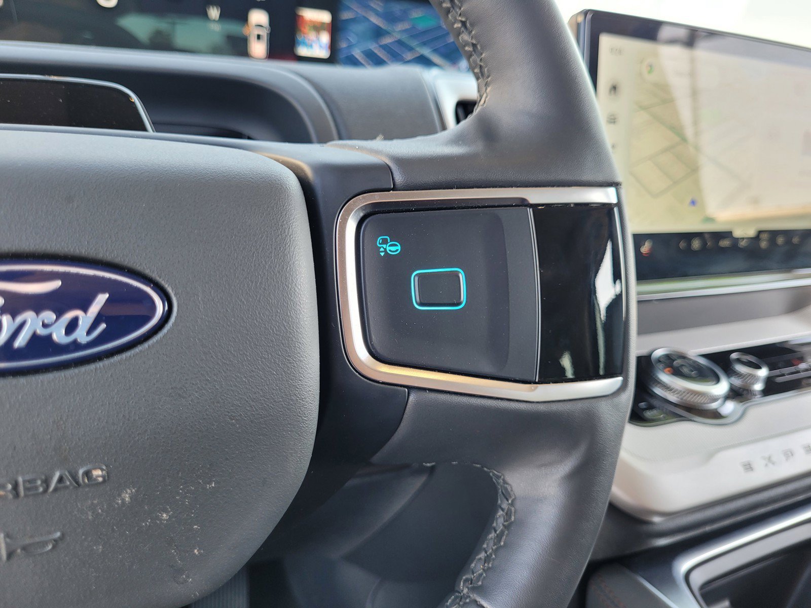 Used 2025 Ford Expedition Active AWD/4WD image 23