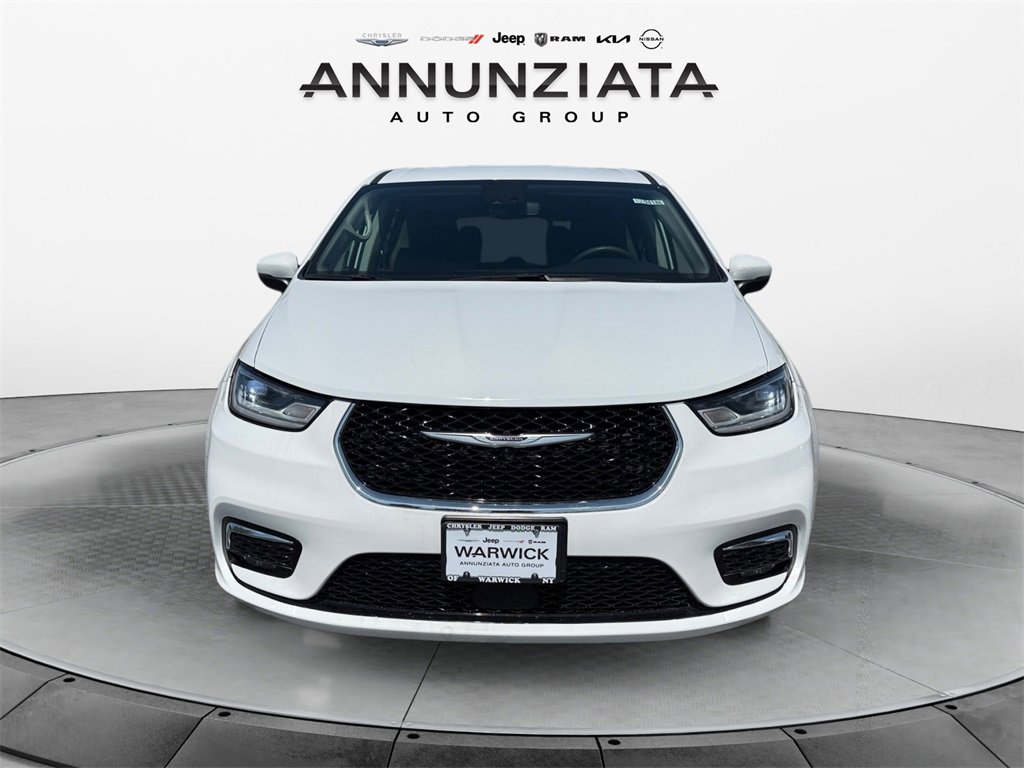 Certified 2023 Chrysler Pacifica Touring-L image 8