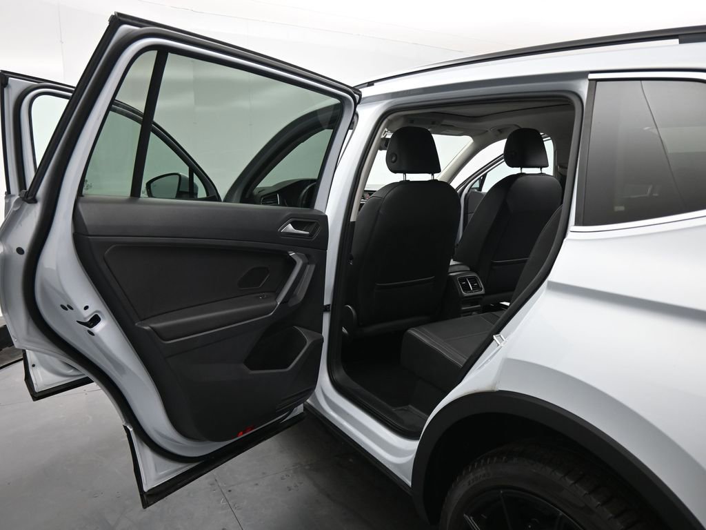Used 2019 Volkswagen Tiguan SE w/ Panoramic Sunroof Package image 17