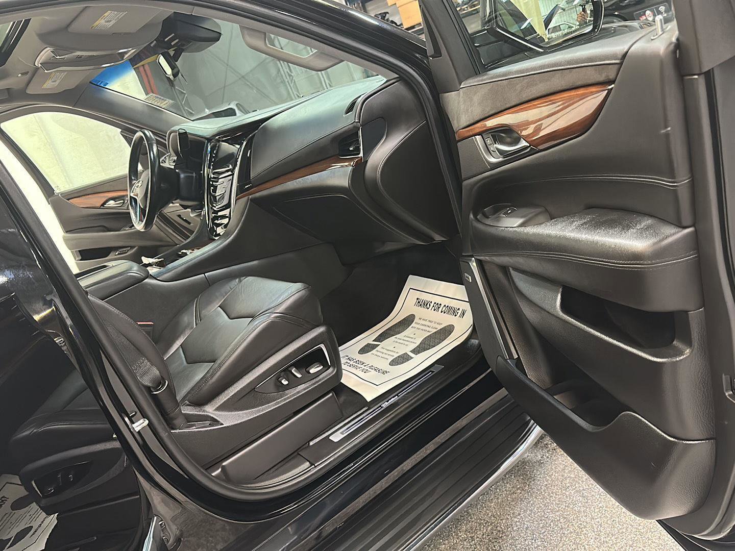 Used 2016 Cadillac Escalade Premium AWD/4WD image 34