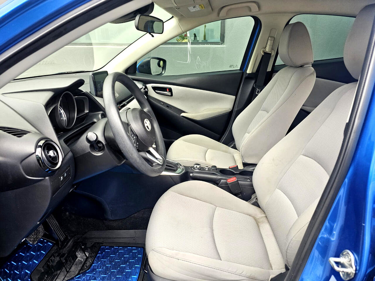 Used 2019 Toyota Yaris LE image 19