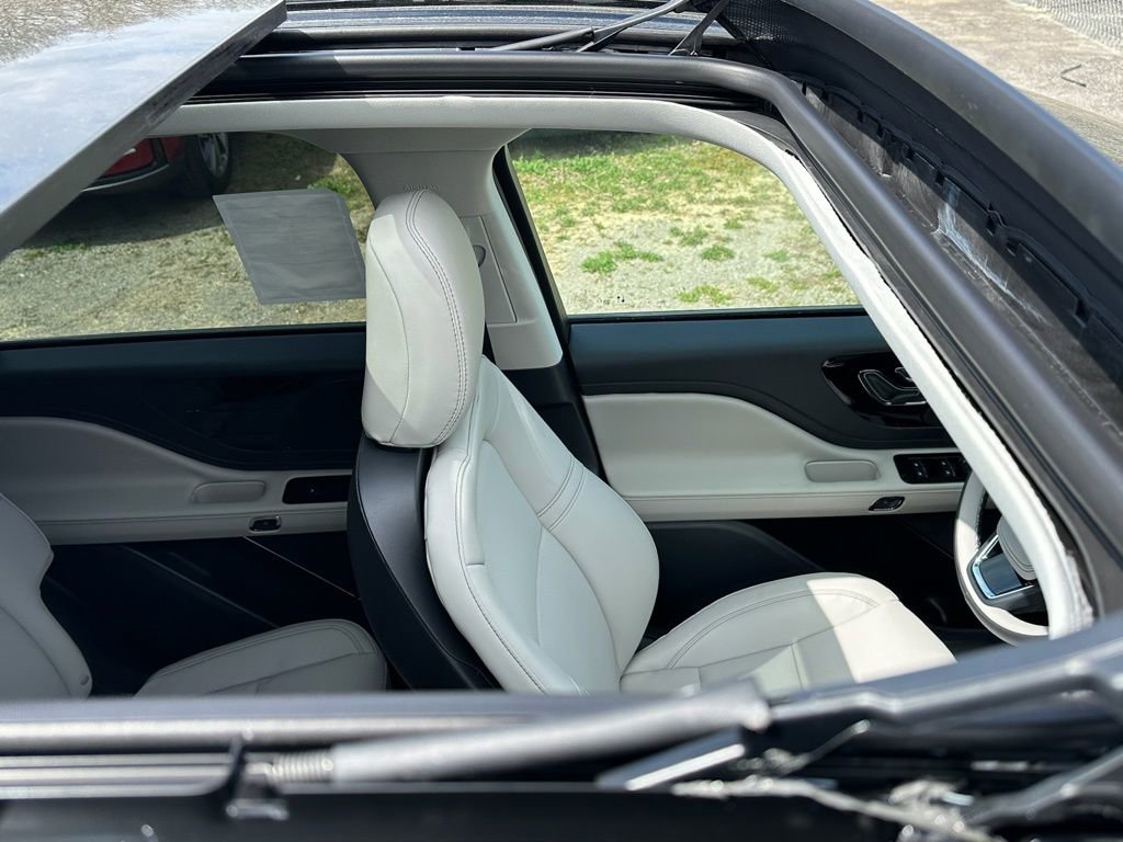 New 2026 Lincoln Aviator AWD image 6