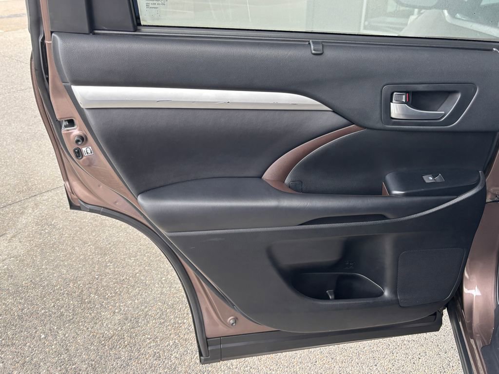 Used 2019 Toyota Highlander XLE image 30