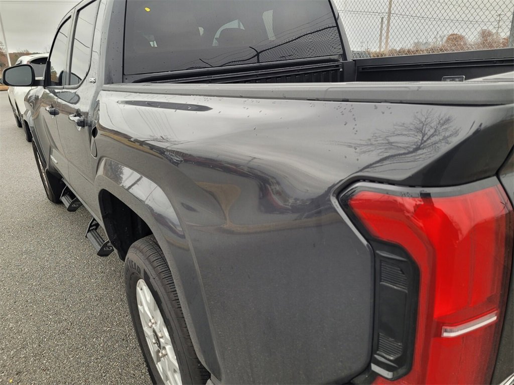 Used 2025 Toyota Tacoma SR5 image 7