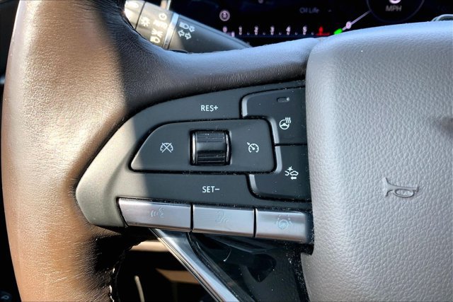Used 2022 Cadillac Escalade ESV Premium Luxury w/ Performance Package AWD/4WD image 18