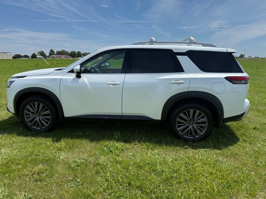 Certified 2025 Nissan Pathfinder SL w/ SL Premium Package AWD/4WD image 8