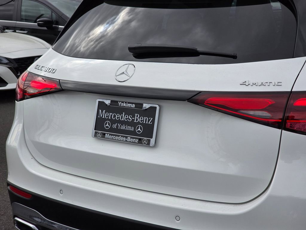 Used 2025 Mercedes-Benz GLC 300 4MATIC image 13
