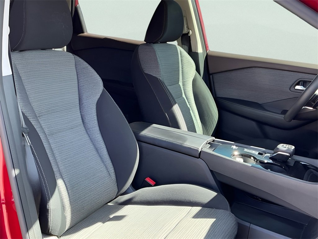 Used 2021 Nissan Rogue SV image 34