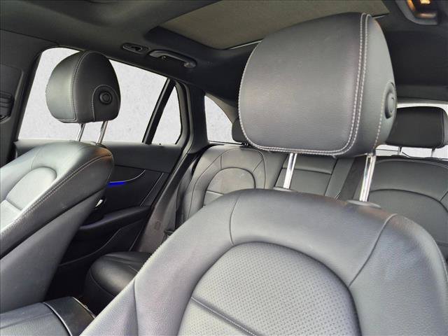 Used 2021 Mercedes-Benz GLC 300 4MATIC image 4
