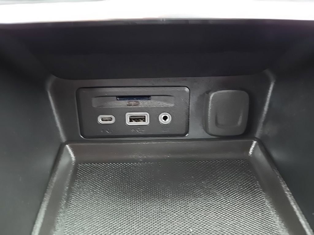 Used 2021 GMC Terrain SLT w/ LPO, Floor Liner Package image 29