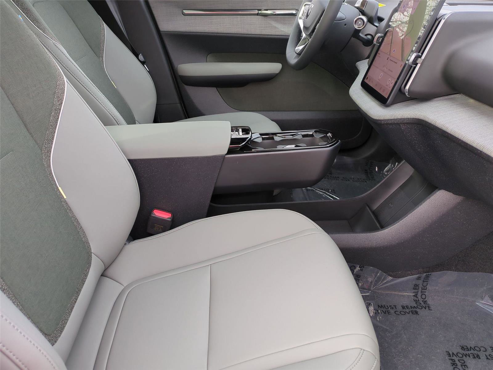 New 2026 Volvo EX30 Plus w/ Protection Package image 21