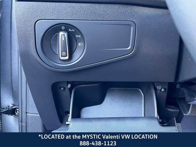 Used 2020 Volkswagen Tiguan SE image 36